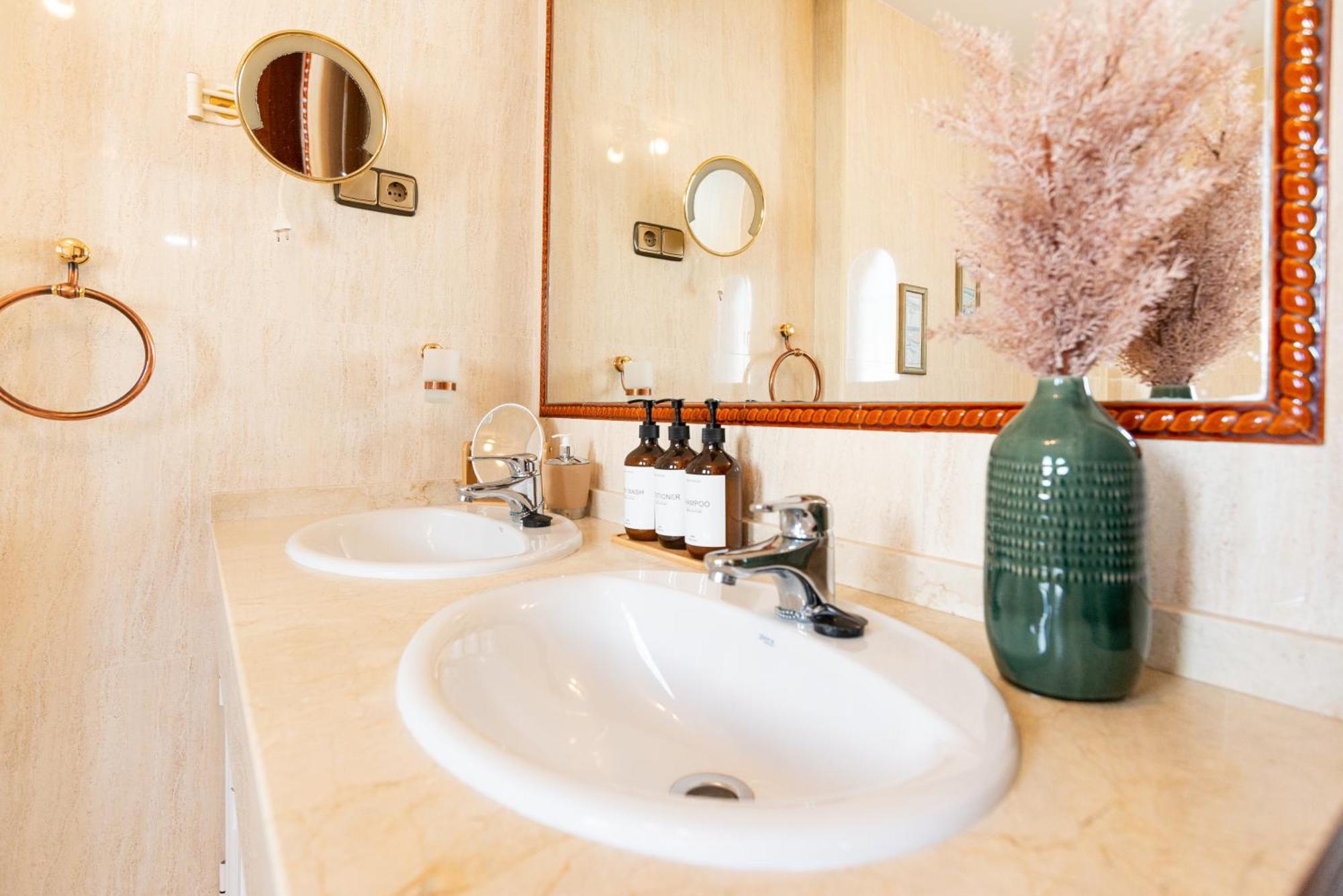 Villa Valentina - Renovated On Los Alamos Beach 토레몰리노스 외부 사진