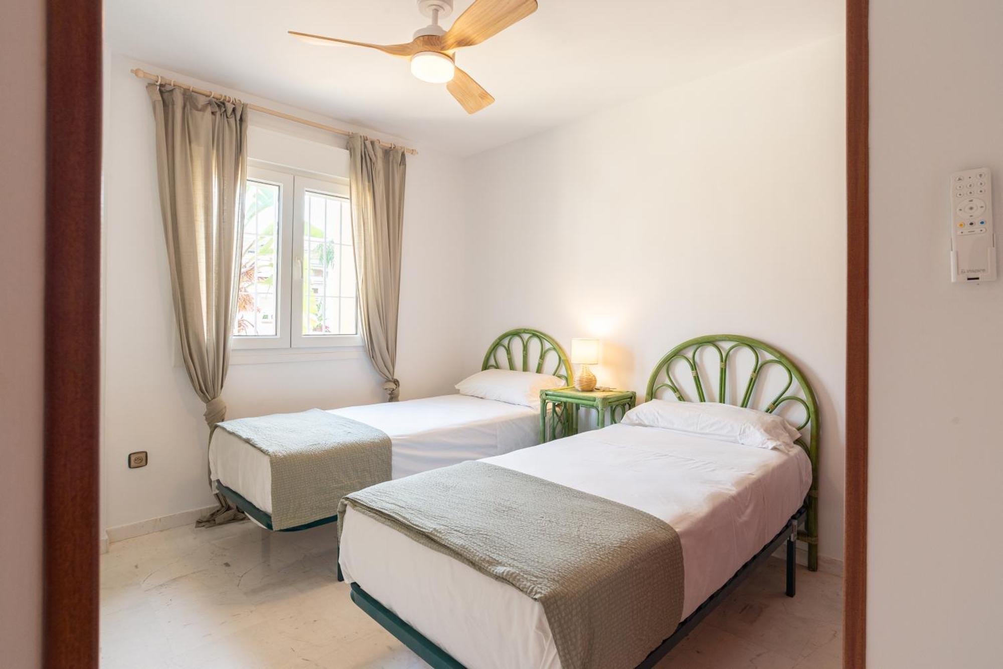 Villa Valentina - Renovated On Los Alamos Beach 토레몰리노스 외부 사진