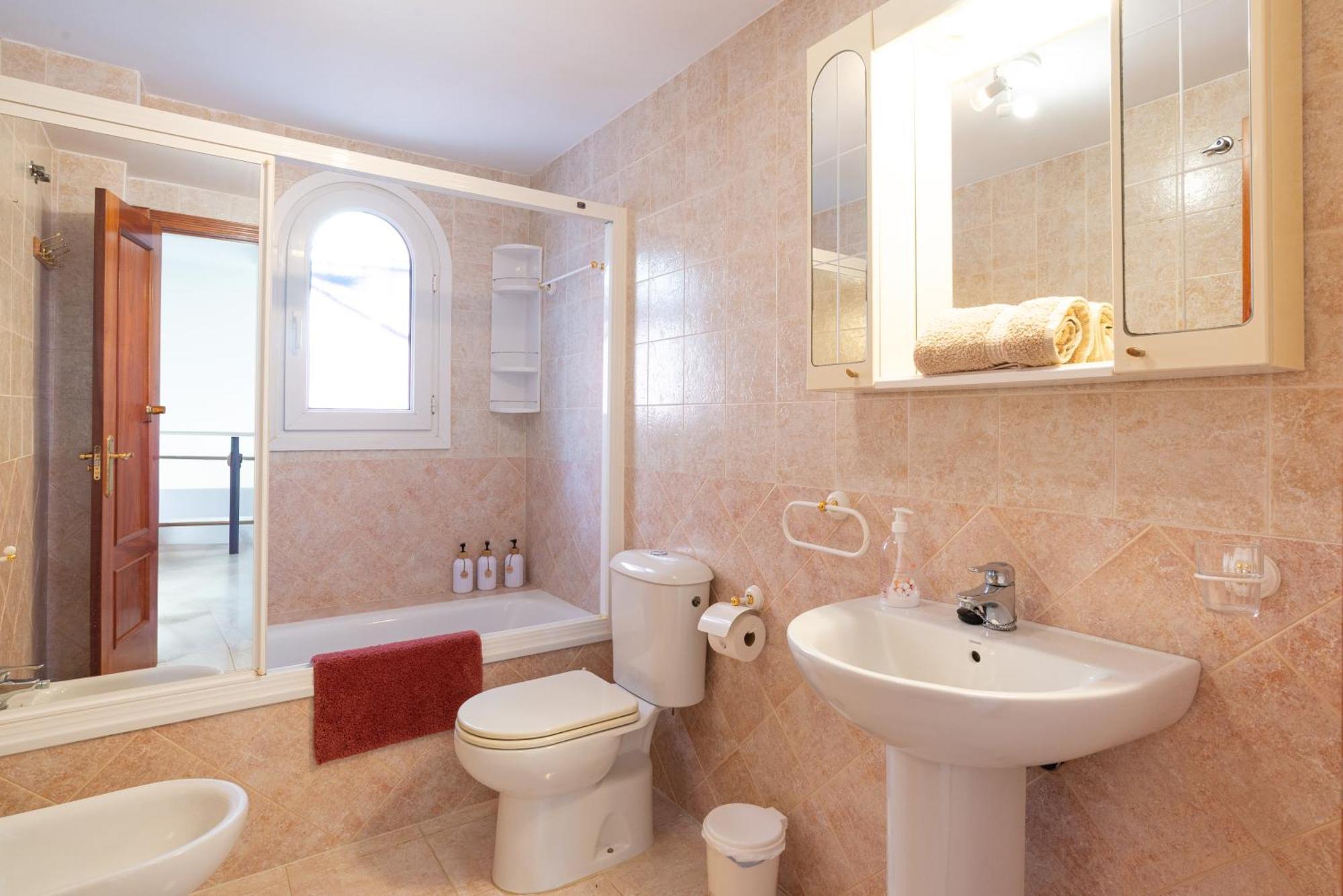 Villa Valentina - Renovated On Los Alamos Beach 토레몰리노스 외부 사진