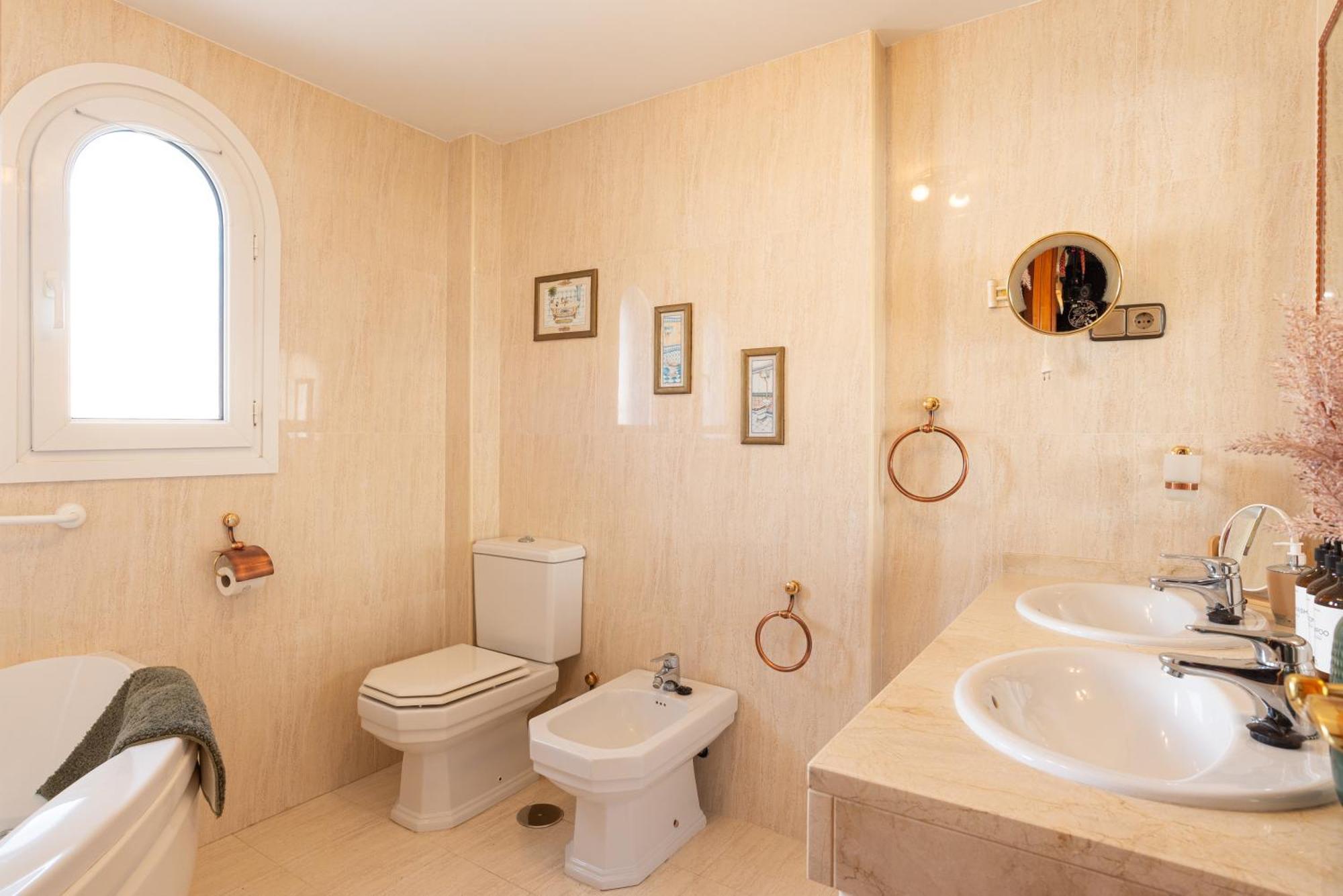 Villa Valentina - Renovated On Los Alamos Beach 토레몰리노스 외부 사진